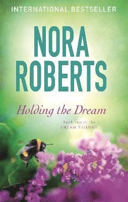 Omslag till boken Holding The Dream av Nora Roberts
