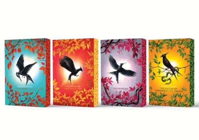 Omslag till boken Deluxe Hunger Games Collection (4 book set) av Suzanne Collins
