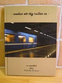 Medan ett tåg rullar in