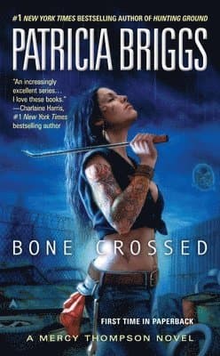 Omslag till boken Bone Crossed av Patricia Briggs