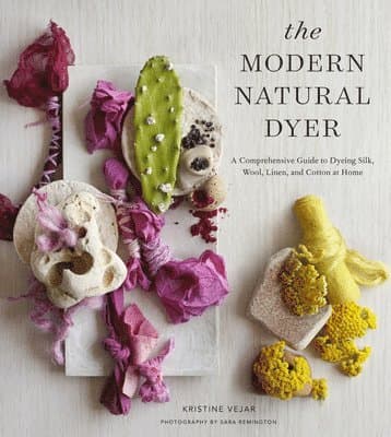 Omslag till boken Modern Natural Dyer av Kristine Vejar