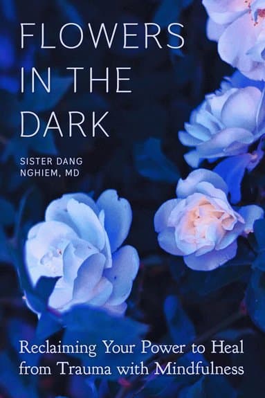 Omslag till boken Flowers in the Dark av Sister Dang Nghiem